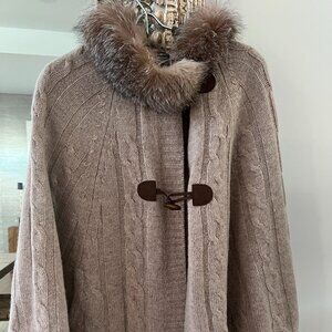 Stunning Cape -100% Cashmere Wool, 100% Laine -Blue Fox Fur Collar- One …